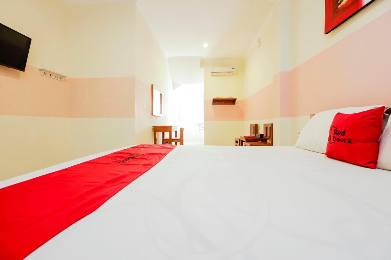 Reddoorz Near Jalan Jendral Sudirman Manado Hotel Exterior foto