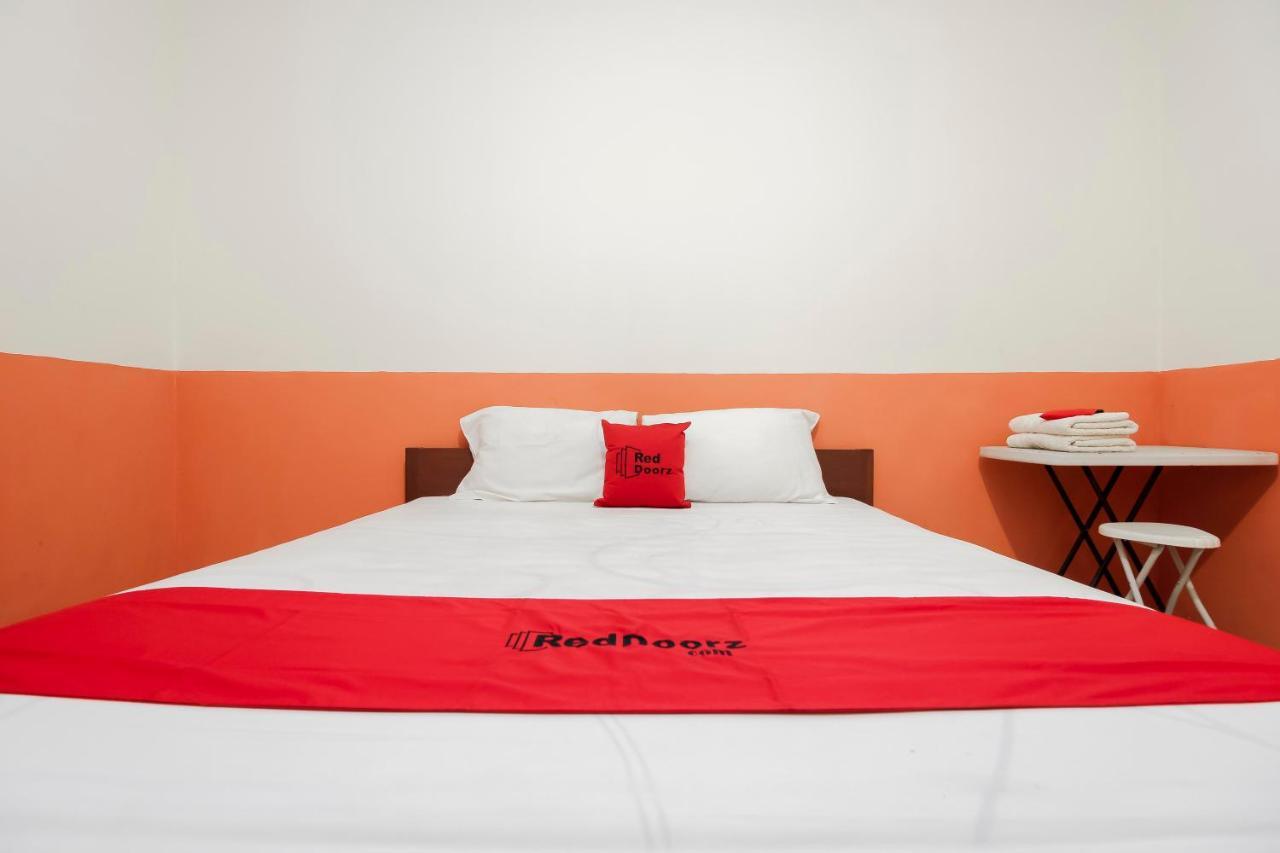 Reddoorz Near Jalan Jendral Sudirman Manado Hotel Exterior foto